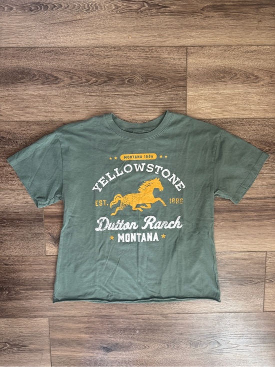 Yellowstone Tops - Yellowstone Dutton Ranch Montana Est. 1886 Cropped Short-Sleeve Shirt
